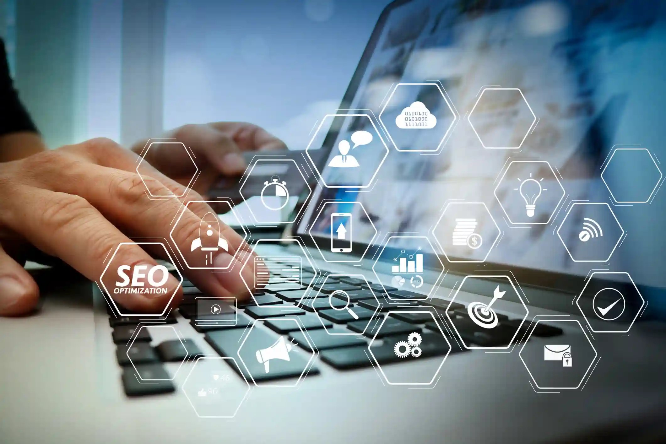 Sur la photo, nous voyons différentes icones avec les avantages des solutions digitales : SEO, Ciblage, Technique...