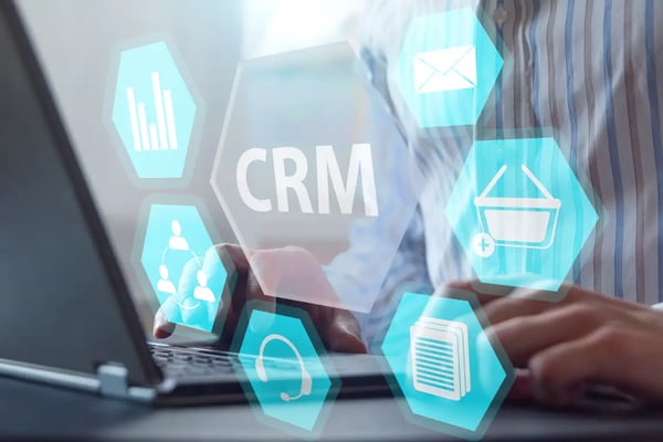 5 fonctionnalités indispensables d’un CRM pour optimiser le marketing touristique