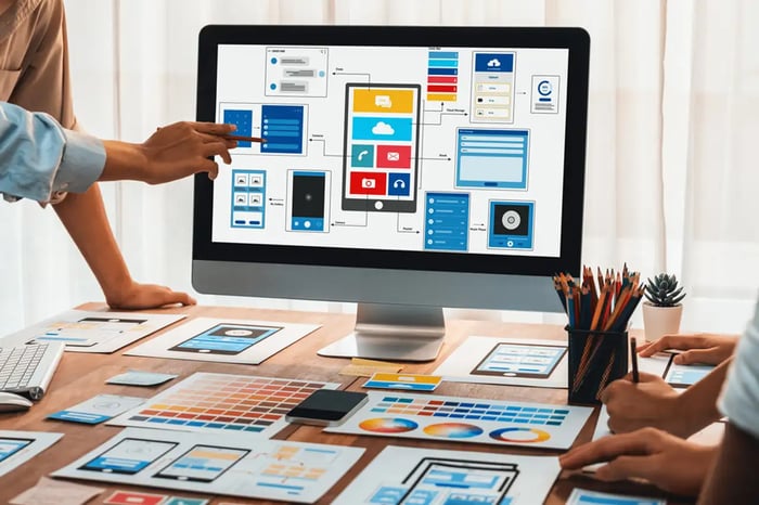 Une équipe travaille sur la création d'un Atomic Design System
