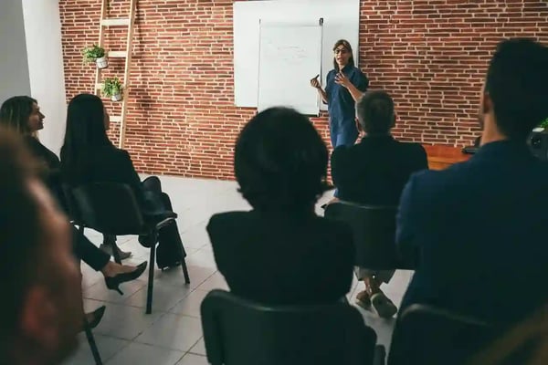 Comment créer un elevator pitch convaincant ?