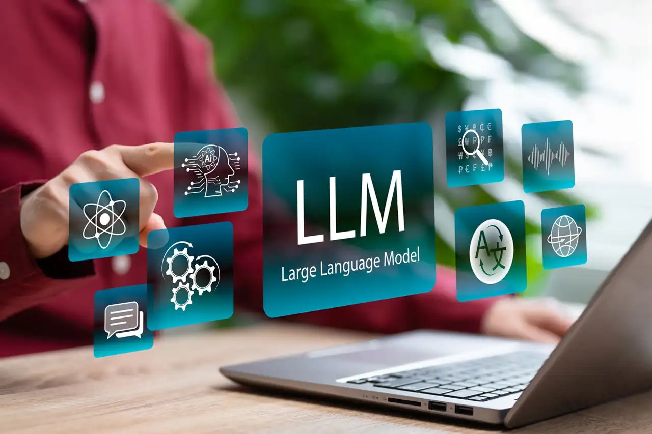 LLM, concept de modèle de grand langage AI, une personne utilise un ordinateur portable et une application avec une capacité de génération de langage à usage général, IA de chat, automatisation, apprentissage automatique, analyse de données.