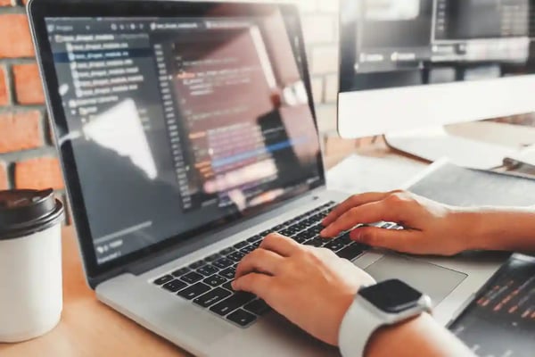 Node.js : l’écosystème serveur qui a unifié le développement Web