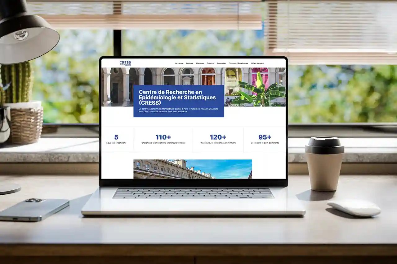 Le nouveau site du CRESS est affiché à l'écran d'un ordinateur portable